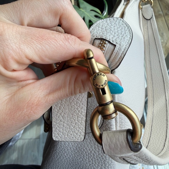 Coach Cary Shoulder (Large) CC435 in Chalk - Picture 8 of 11